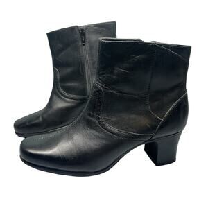 Clark’s Women's Boot Zippered Ankle Black Leather Glam Size 8M 88894